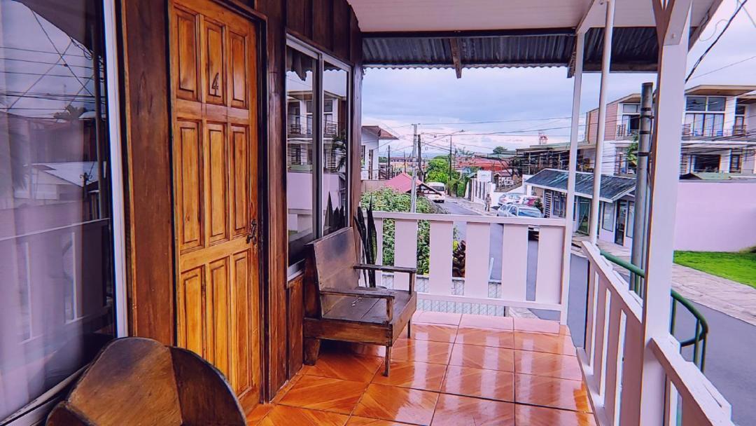 Alpha Arenal Hostel Ла Фортуна Экстерьер фото