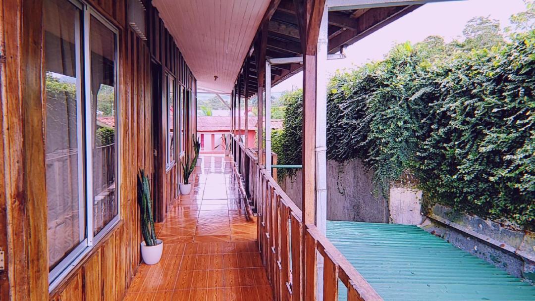 Alpha Arenal Hostel Ла Фортуна Экстерьер фото