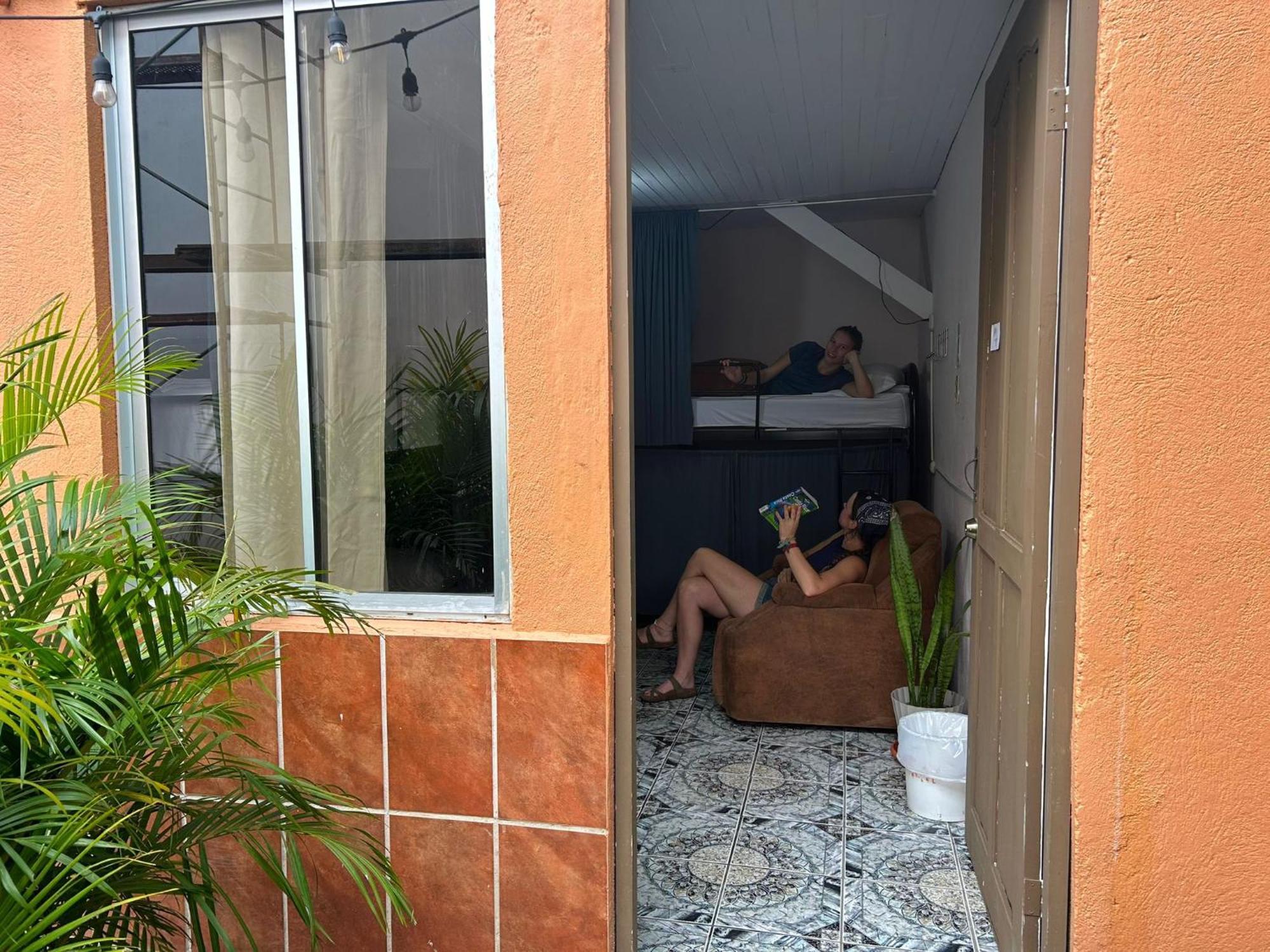 Alpha Arenal Hostel Ла Фортуна Экстерьер фото