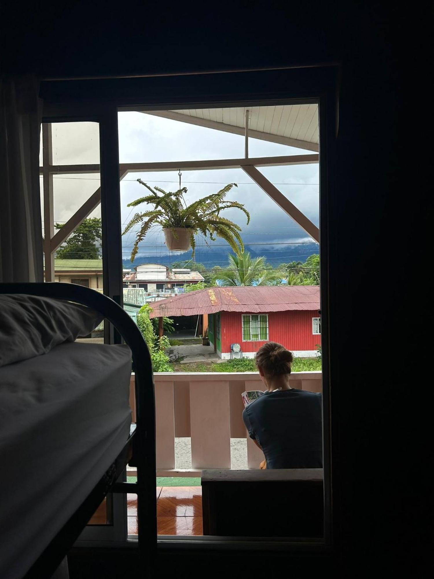 Alpha Arenal Hostel Ла Фортуна Экстерьер фото